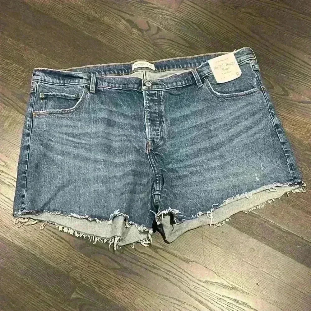 NWT ABERCROMBIE & FITCH 90’s baggy shorts low rise women’s size 22